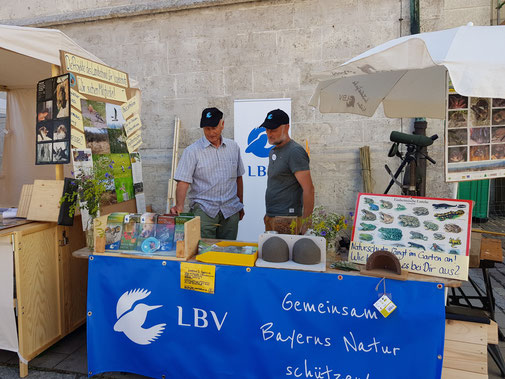 Wir sind mit Infoständen bei verschiedenen Gelegenheiten vertreten - hier auf der Ehrenamtsmesse in Eichstätt. Foto: Sophia Müller