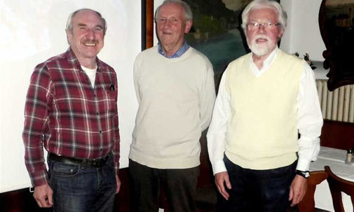 Herbert Weiß (Mitte), Konrad Bierlmeier (li.) und Prof. Dr. Harald Schumny Foto: Glashauser
