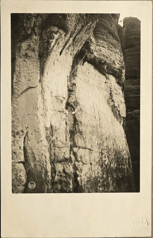 Unbekannte Seilschaft im Matthäusriss am Großen Falknerturm, Foto: Walter Hahn, vor 1919