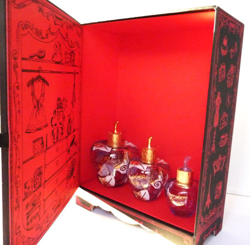 LOLITA  LEMPICKA - LE DRESSING "SI" PRESENTE OUVERT