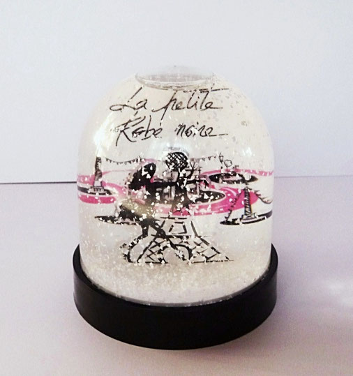BOULE LA PETITE ROBE NOIRE AVEC NEIGE
