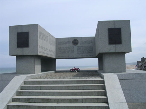 Das Mahnmal der 1. und 29. US-Infanteriedivision, die hier die schrecklichsten Verluste zu tragen hatte.