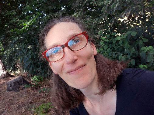 Selfie, Kathrin Arnold vor Bäumen