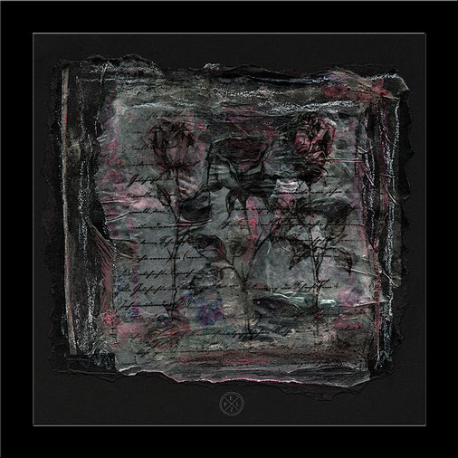  Exponattitel: The rosy times are over / Die rosigen Zeiten sind vorbei - Exponatgröße: 20 x 20 - Art: Mischtechnikcollage aus Seidenpapier, alten Briefen, Ölkreide- und Aquarellmalerei - Signatur: datiert, signiert - © by E. P. 2018
