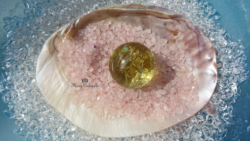 www.mary-cadogaki.com/healing-stone-1/ouroverdequartz/