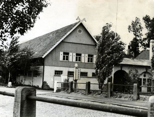 Wellenbad mit Tankstelle
