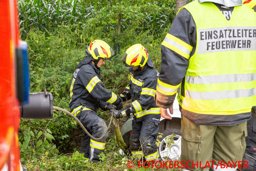 Feuerwehr, Blaulicht, Fotokerschi.at, PKW, Bach