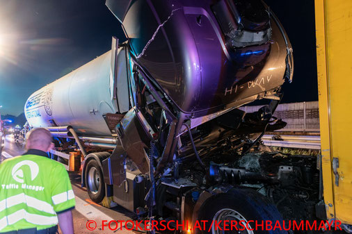 Feuerwehr; Blaulicht; Fotokerschi.at; Verkehrsunfall; A25; LKW