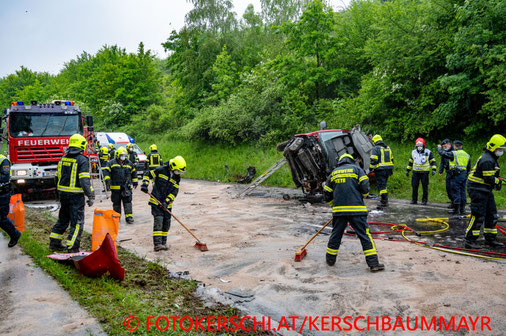 Feuerwehr; Blaulicht; Fotokerschi.at; Unfall; PKW; Anhänger; LKW; B122a; Steyr;