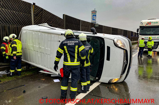 Feuerwehr; Blaulicht; Fotokerschi.at; Unfall; Kombi; A1;