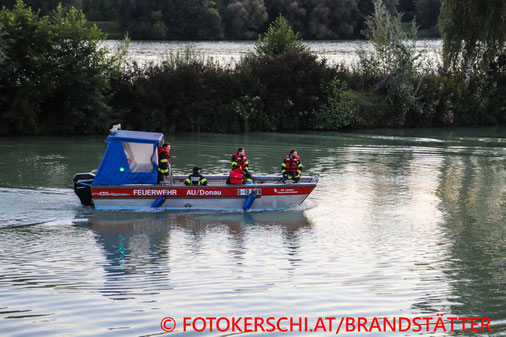 Feuerwehr; Blaulicht, Fotokerschi.at; Paragleiter; Absturz; Donau