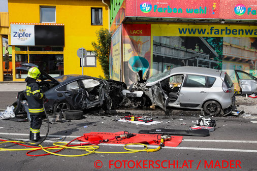 Feuerwehr, Blaulicht, Fotokerschi.at, Brand, Wirtschaftsgebäude, Schönau, Blitzschlag