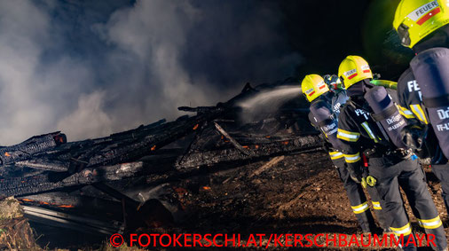 Feuerwehr; Blaulicht; Fotokerschi.at; Brand; Nebengebäude; Steinbach;