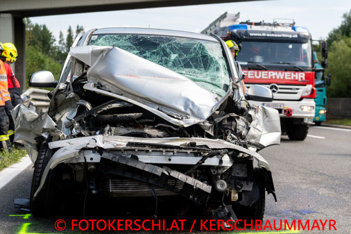Feuerwehr, Blaulicht, Fotokerschi.at, Brand, Wirtschaftsgebäude, Schönau, Blitzschlag