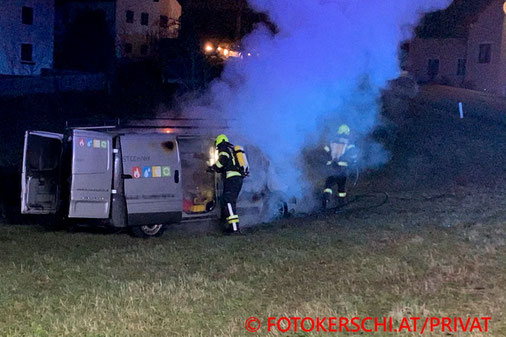 Feuerwehr; Blaulicht; Fotokerschi.at; Brand; Kleintransporter; PKW;