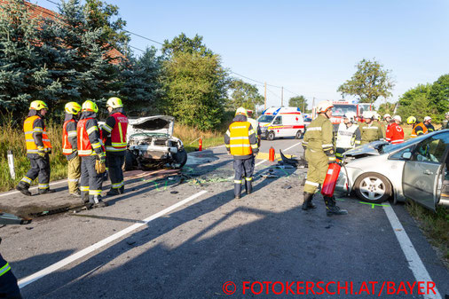 Feuerwehr, Blaulicht, Fotokerschi.at, PKW, Frontalcrash, Fraham, B129