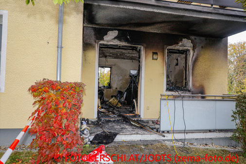 Feuerwehr; Blaulicht; Fotokerschi.at; Brand; Wohnung; Zigarette; Vollbrand;