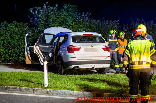 Feuerwehr, Blaulicht, Fotokerschi.at, Unfall, Kreisverkehr, Hitzing