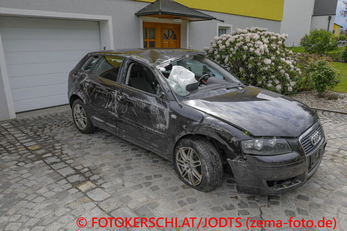 Feuerwehr, Blaulicht. Laterne, PKW, Überschlag, Fotokerschi.at