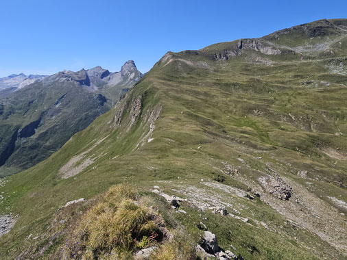 Areuapass, Guggernüll-Flanke. (Hinten: Einshorn.)