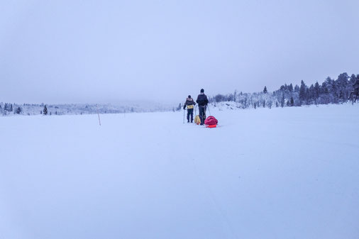 Sliding on frozen lakes with back-country ski and a pulka.