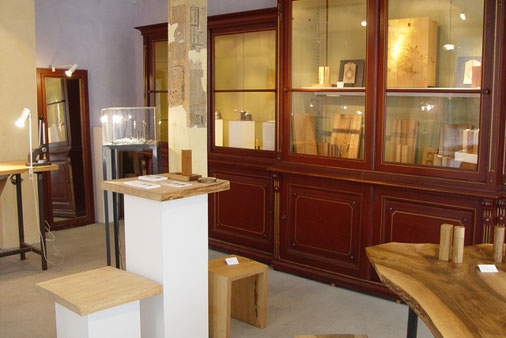 showroom-galerie-angewandt-f%C3%BCr-handgemachte-pfefferm%C3%BChlen-und-salzstreuer-aus-edlen-h%C3%B6lzern-in-bregenz.jpg