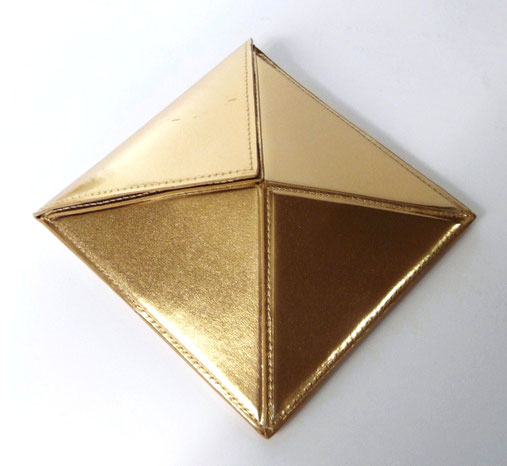 THIERRY MUGLER - TROUSSE FERMEE, EN FORME DE LOSANGE