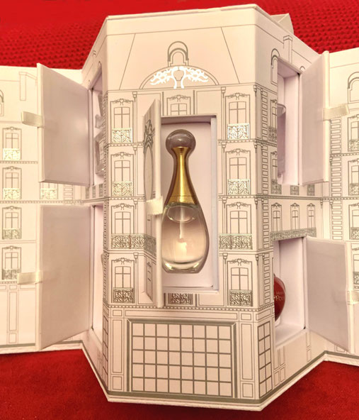 AU CENTRE : MINIATURE J'ADORE
