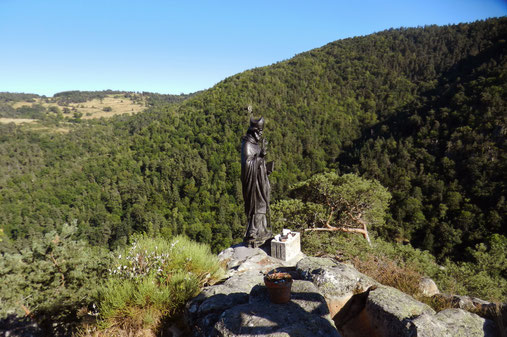 La statue nettoyée de son ancienne couche de peinture