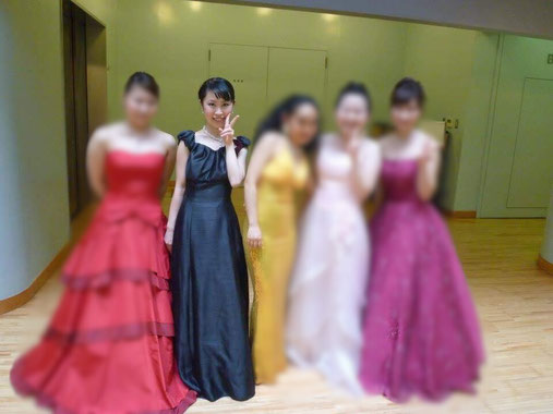 東京芸術大学、音楽学部声楽科時代の学内演奏会にて、フォーレ、サン＝サーンス、ラヴェルの歌曲を歌唱。