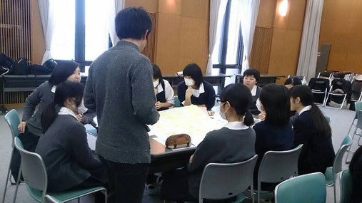 グループディスカッションの様子(※)