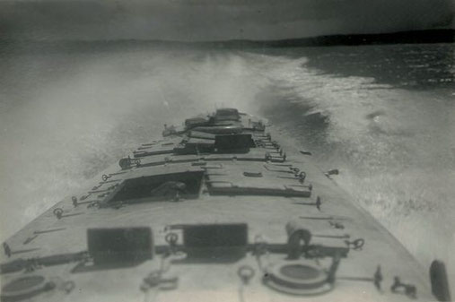 Versuchsboot „Siegfried“ mit Heck-ToRo bei 30 kn – Foto: Archiv 7. SGschw