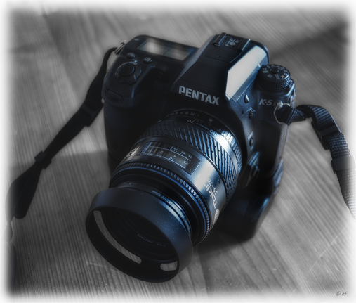 Eine Pentax K-5 mit einem TOKINA AF 35-70mm; 1:3,5-4,6 Macro