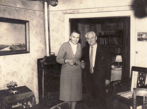 Erna Heinen-Steinhoff und Hanns Heinen im Salon des Schwarzen Hauses, 1960