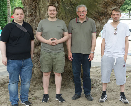 René Broich, Marius Kraft, Axel Obdenbusch und Ricardo Vormann (v. l. n. r.) na-hmen am Open- und Basic-SChachturnier des SV Unser Fritz in Herne teil (Foto: privat)