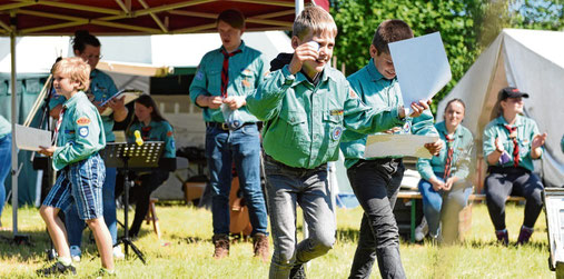 DIE KINDER HABEN SPASS IM „SOMMERLAGER TO HUUS“.