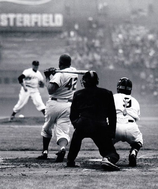 Sal Maglie lancia contro Jackie Robinson al Polo Grounds il 29 giugno 1954