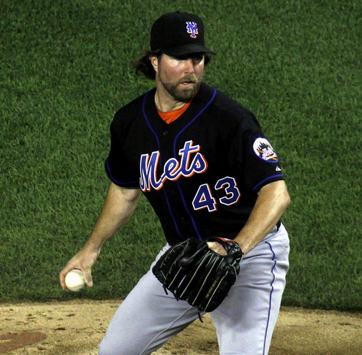 Nella foto R.A. Dickey (Wikipedia)
