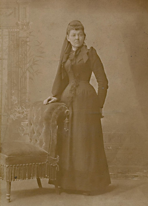 Ein Bild voller Traurigkeit:  Eine junge Frau, Maggie Heymer ist nun Witwe