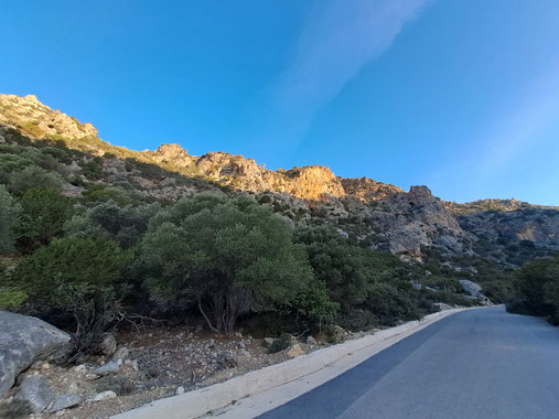 Günstige Wanderversicherung und Bergsportversicherung für weltweite Reisen auch in Deutschland sichert Bergunfälle ab. Hier häufige Fragen FAQS und unsere Antworten zur Reiseversicherung