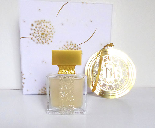 YLANG IN GOLD - VAPORISATEUR EAU DE  PARFUM CONTENANT DE LA NACRE, 30 ML ET UNE BOULE DE NOËL