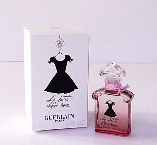 2) LA PETITE ROBE NOIRE - MINIATURE IDENTIQUE A CELLE DE LA PHOTO PRECEDENTE : NOEUD EN SATIN ROSE RAJOUTE PAR MES SOINS 