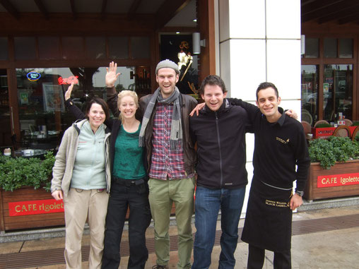 From left to right: Sandra, Laura, me, Sjuul and the Turkish mr. Bean. Laura and I understood the importance of wave and smile on grouppictures. © Sandra Panienka