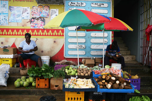 ALBION路線タクシー乗り場の野菜市場