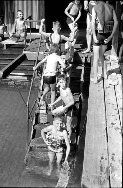 Buben Badi Seebad Nationalquai, 1943. Foto Lisa Meyerlist, Quelle Staatsarchiv Luzern