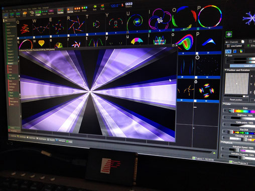 Wir haben die  Möglichkeit, eine Lasershow zu programmieren oder auszuführen. Ich kann jedoch sagen, dass die Programmierung einer Lasershow ein komplexer Prozess ist, der Erfahrung und spezielle Fähigkeiten erfordert.