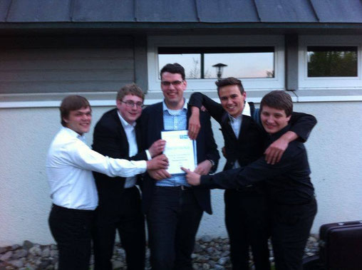 So sehen Sieger aus! Das Tubaquartett gewinnt den Ernst-Hutter-Preis 2014 (v.l.n.r. Moritz Schröder, Fabian Fischer, Klaus Wachter, Patrick Lang, Markus Rist)