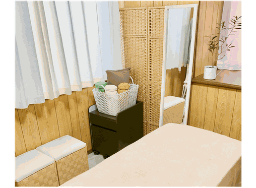あたたかな日差しに包まれた頭痛が治る施術ルーム