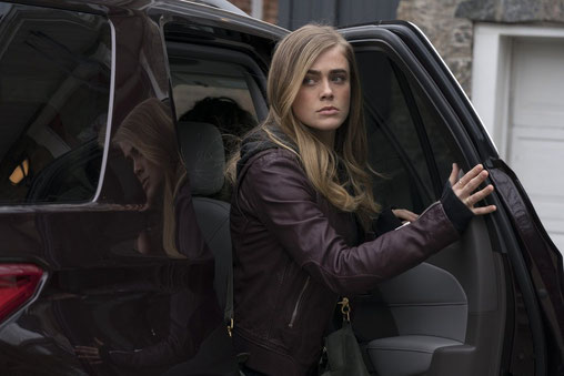 Image of Manifest star Melissa Roxburgh, getting out of vehicle.