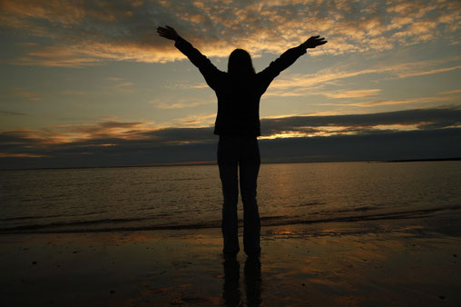 Blogger at the seaside, sundown